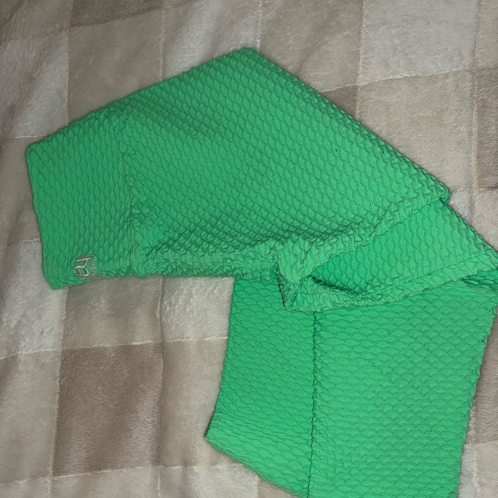 Booty by Brabants cropped croco leggings. Color margaria size curvy